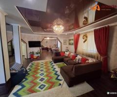 Продаю просторий будинок із відпочинковим комплексом в Косові