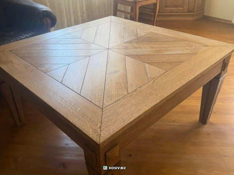 Дубовий стіл