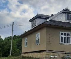 Хата в селі Шешори